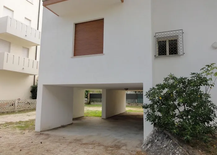 Flat About 200mt From The Sea